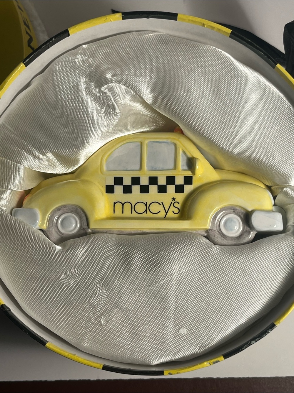 VINTAGE MACYS - NEW YORK- Iconic Taxi cab bank - 💛🖤